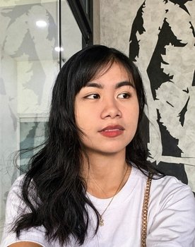Daniela Kuizon as Narrator