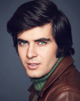 Tarık Akan as Tarık