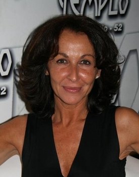 Adriana Vega as Viviana