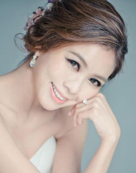 Calinda Chan as 职员