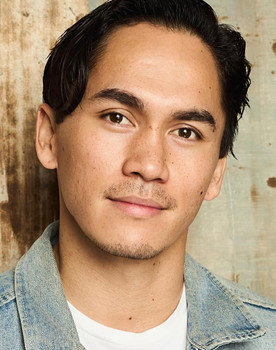 Malachi Kobayashi as Dakota