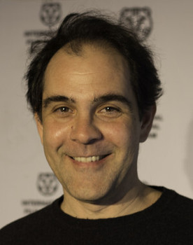 Sandro Aguilar as Pai