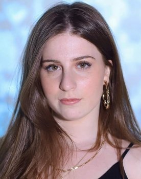 Zeynep Özkaya as Merve Karaman
