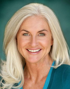 Olivia Tracey as Moya Doyle