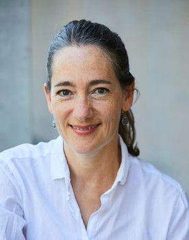 Elisabeth Rolli as Ricarda