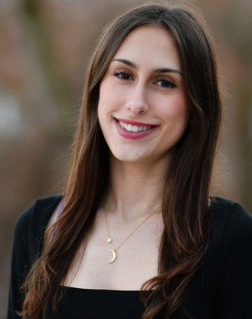 Evelyn Wawrzyniak as Emma