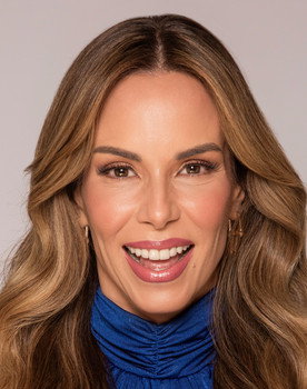 Ana Furtado as Adriana Banks (Drica)