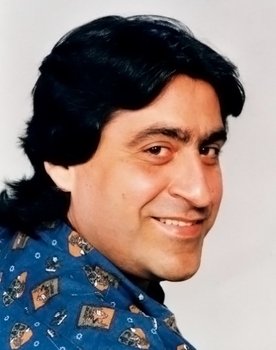 Markos Lezes as Pavlos