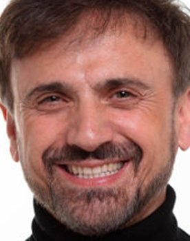 José Mota as Roberto Gómez