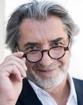 William Lowenstein as Self : Addictologist