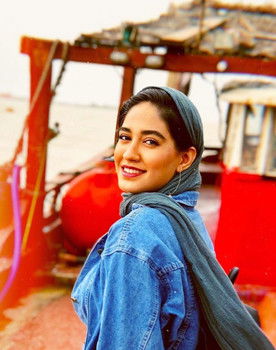 Nazanin Yousefi as Nahal