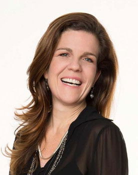 Luisa Thiré as Lúcia