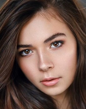 Aria Spinello as Lacey