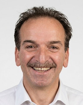 Tahsin Taşkın as Kapıcı İdris