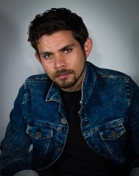 Rogelio Leyton as Policía Roger