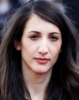 Deniz Gamze Ergüven as Lale