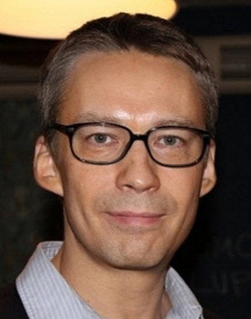 Konstantin Mikhaylov as young Vasya (uncredited)
