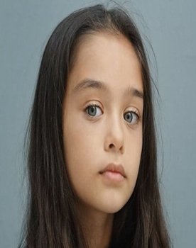 Elif Kurtaran as 