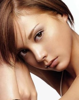 Anna Tsuchiya as 
