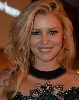 Rhaisa Batista as Malena