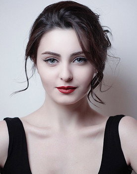 Diana Malenko as Liz