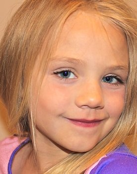 Payton Lepinski as Molly Sullivan