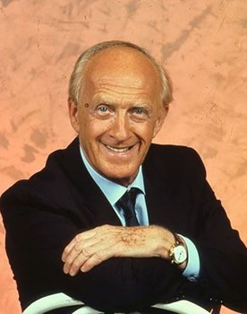 Raimondo Vianello as 
