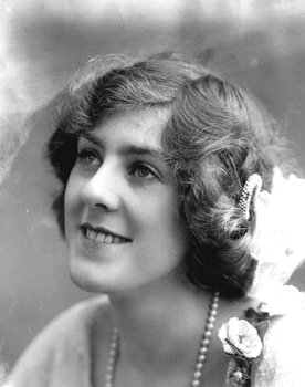 Cicely Courtneidge as Katharine 'Lady Kate' Levering