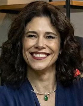 Juliana Martins as Rainha de Jucebra