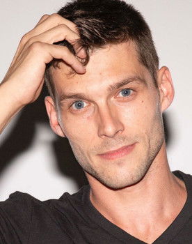 Abraham Rodríguez Ollero as Amigo 1