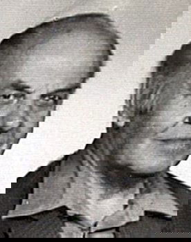 Aleksander Fogiel as Guard