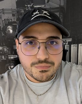 Louis  Vernocchi as Reine Élisabeth II