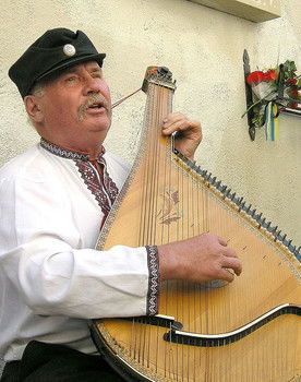 Mykola Lytvyn as (sing)