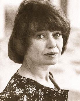 Nadezhda Seraya as grandmother