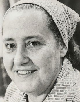 Leonor Lambertini as Ema