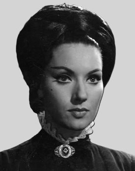 Helga Liné as Lucía