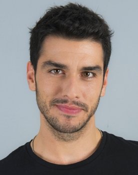 Aras Aydın as Barış