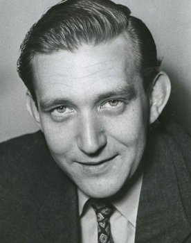 Bjørn Puggaard-Müller as Laundry deliveri