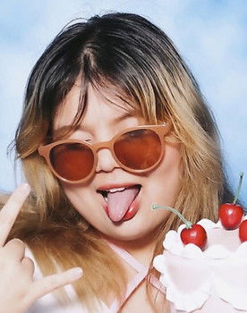 Prawpitcha Phongsuktananon as A girl