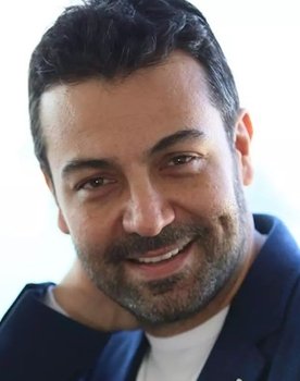 Saruhan Hünel as 