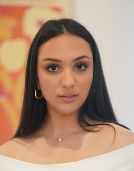 Tia Jupi as Heidi