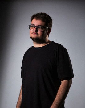 Pedro Amorim as Lukas (voice)