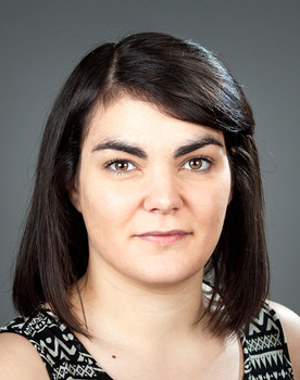 Agathe Hauser as Paula