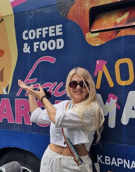 Vaso Ziarou as Simone