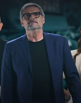 Giuseppe Rinaldi as Narratore