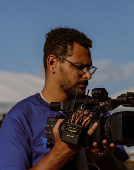 Hector Sousa as Lucas