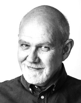 Dan Robbertse as Geologist