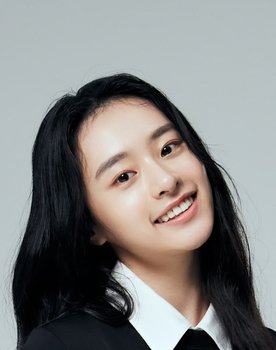 Liting Hsu as Young Lo Hsin-lan
