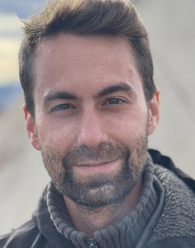 Evan Cooper as Leasing Agent