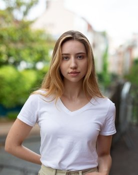 Agnia Graesli as Polina